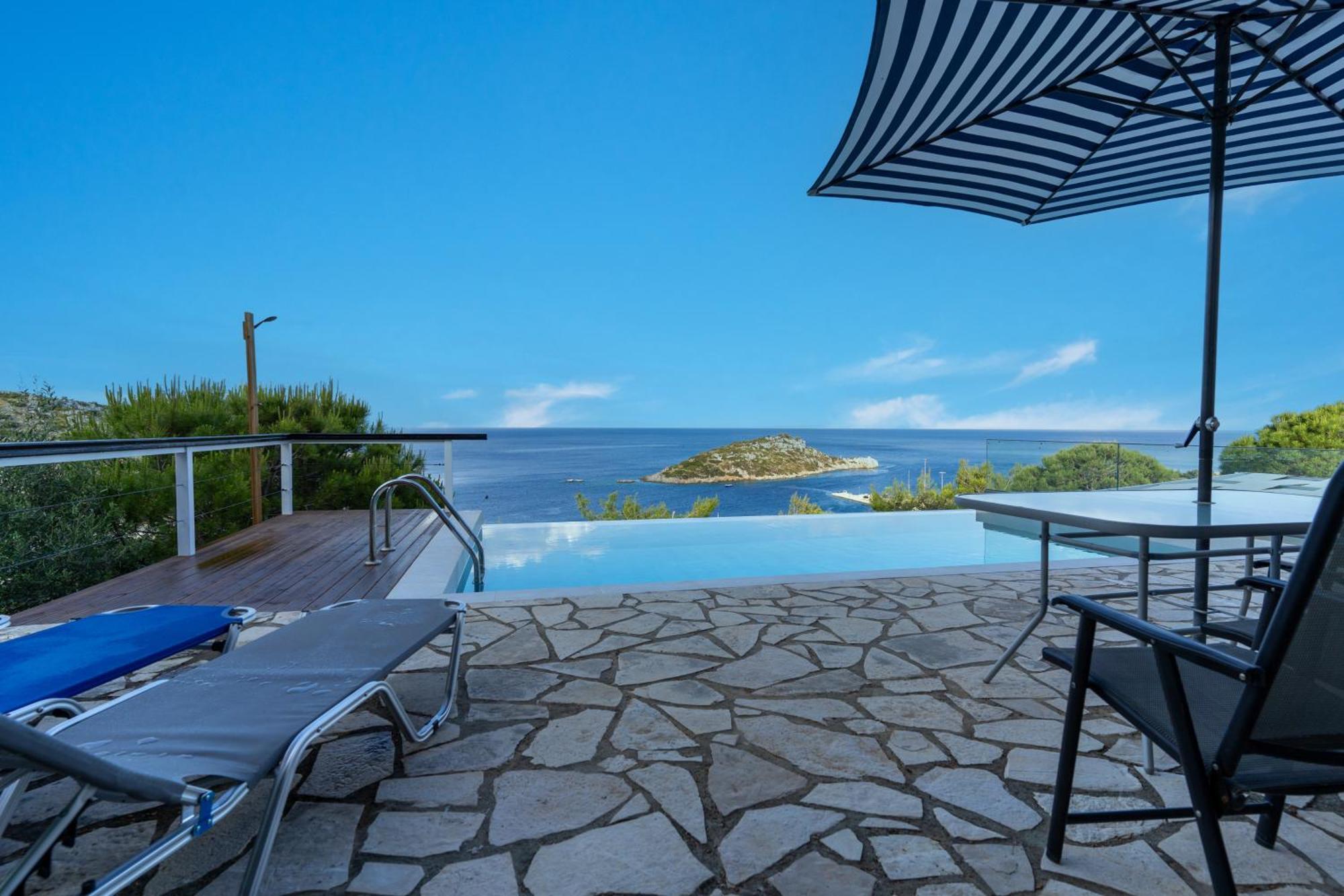 Coastal Paradise Found - Komis' Private Pool Retreat Agios Nikolaos  Extérieur photo
