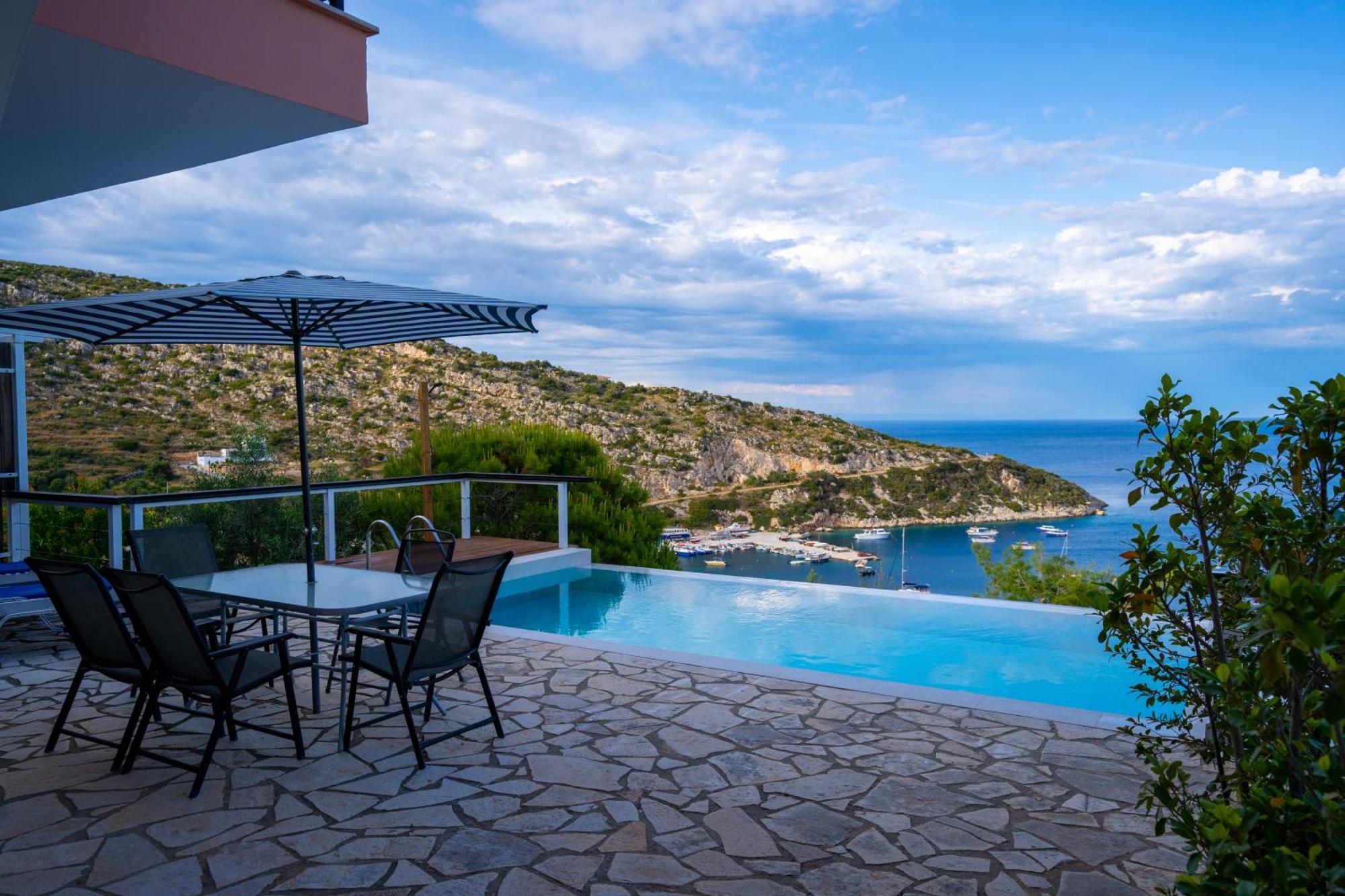 Coastal Paradise Found - Komis' Private Pool Retreat Agios Nikolaos  Extérieur photo